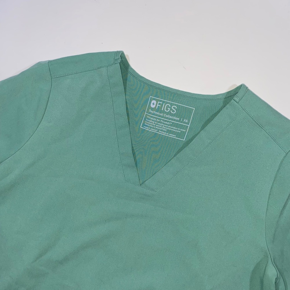 FIGS Technical Collection Women's Scrub Top Teal Green XS V Neck Short Sleeve‎